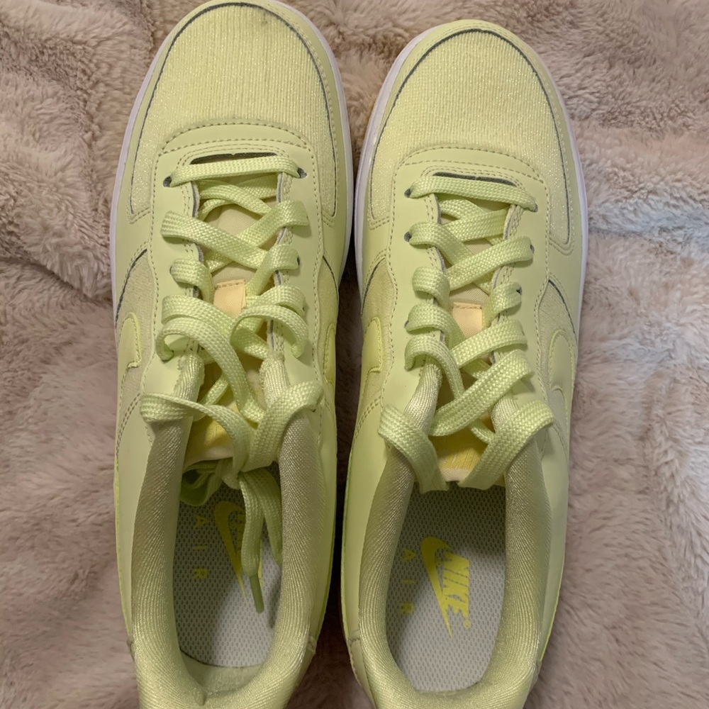 SOLD - NEW Nike Air Force 1 LV8 citrus Neon